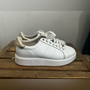 ✨RALPH LAUREN SIZE 7 GENTLY USED PLATFORM GOLD EMBELLISHMENTS✨